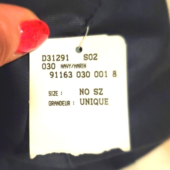 NWT LE CHATEAU CANVAS BUCKET HAT CASUAL LIGHTWEIGHT NAVY BLUE RED WOMENS RARE - Picture 4 of 7